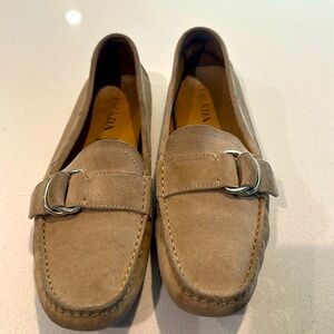 Prada Tan Suede driving loafers. Size 37